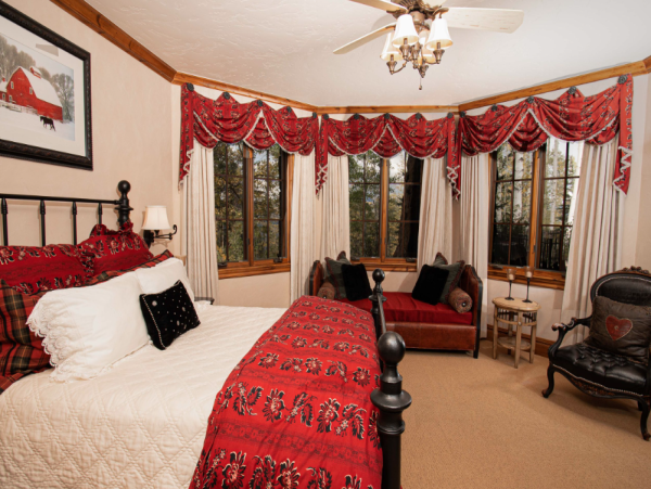Ski-in/Ski-out One of a Kind Luxury Villa Mountain Views, Pool & Spa
